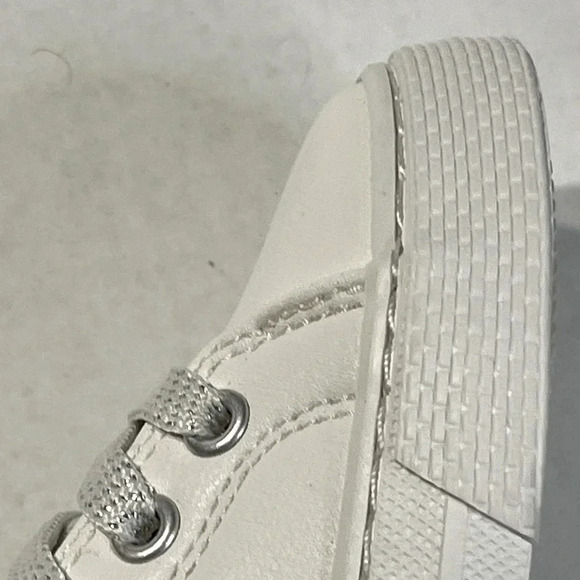 Children Place Girls white low top lace up tennis shoes. Size 11C NWT - Picture 6 of 13